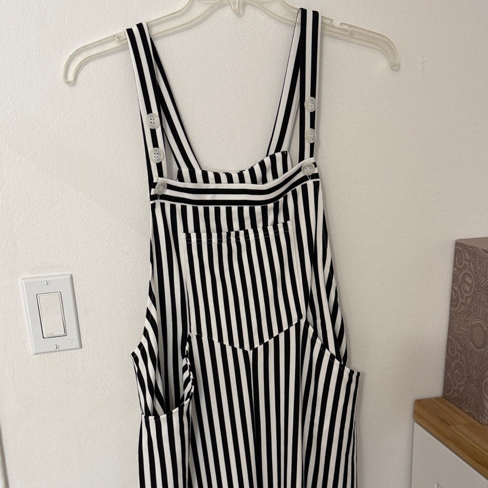 HALARA Black and White Striped Jumpsuit